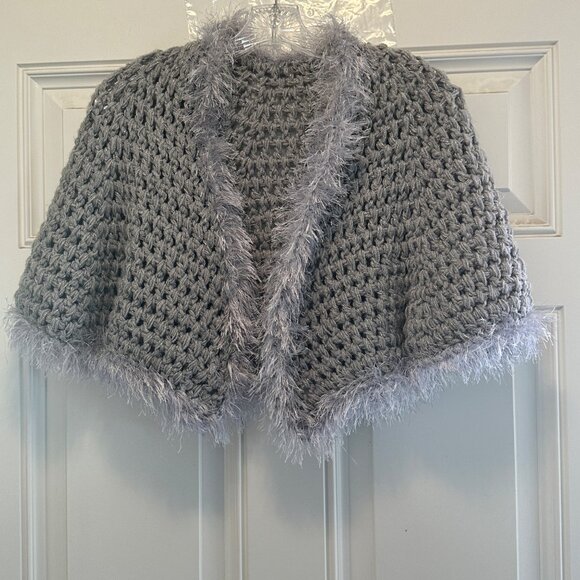Handmade Women Chunky Crocheted Shrug Faux Fur Trim Grey One Size - Picture 8 of 8